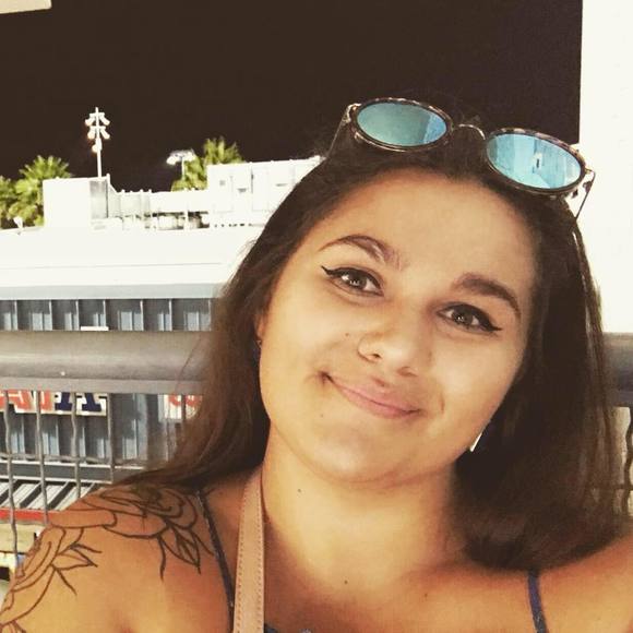 Meet your Posher, Leslie - Picture 1 of 1